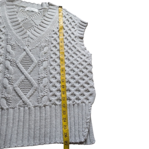 L'Academie Revolve Amare Cable Sweater Vest Chunky Oversize Womens L Grey V Neck - Picture 9 of 9